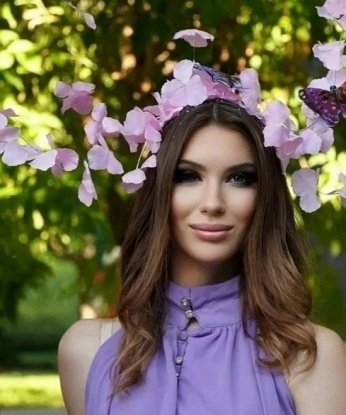 Живу в самом сердце Москвы, где знаю все лучшие места для нашей личной встречи. Со мной ты получишь непревзойденное наслаждение и нежность. Мои услуги включают классический и оральный секс, массаж и многое другое. Мой опыт и умение непременно порадуют тебя, и ты захочешь вернуться ко мне снова и снова. Спешу поделиться отзывами и фото, чтобы ты мог окунуться в мир страсти и наслаждения прямо сейчас. 💋💕 Виктория
