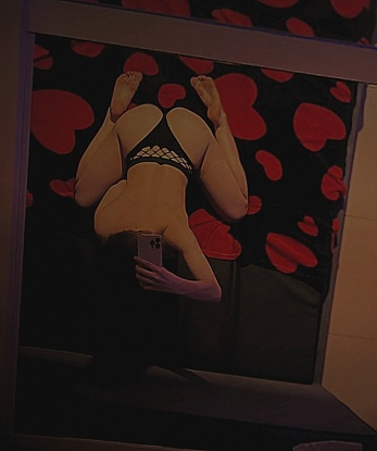 Живу в Москве 🌃 и готова доставить тебе незабываемый опыт. 💋
Мои услуги и возможности не оставят тебя равнодушным. Разнообразие в моих способностях поражает воображение. Люблю экспериментировать и воплощать твои фантазии в реальность. 💦🔥
Мои клиенты всегда остаются довольны. Я умею создавать атмосферу комфорта, раскрепощения и соблазна. Мой профессионализм и индивидуальный подход не оставят тебя равнодушным. 💯
На фото я выгляжу еще более соблазнительно, чем в реальной жизни. Стройная фигура, ухоженная кожа и чувственные губы - это лишь некоторые из моих достоинств, которые станут твоими фантазиями. 💃📸
Не упусти возможность окунуться в мир наслаждения и страсти вместе со мной. Сделай свою жизнь яркой и запоминающейся при встрече со мной в Москве.💥✨ Кристина